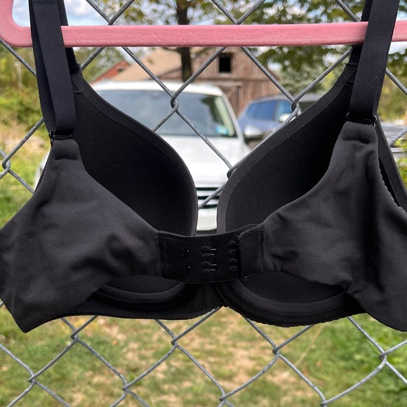 SKIMS fits everybody Tshirt bra - Picture 5 of 12